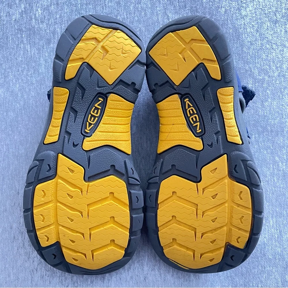 Keen Youth Size 4 Blue Newport H2 Closed Toe Washable Sandals Hook/Loop Closure